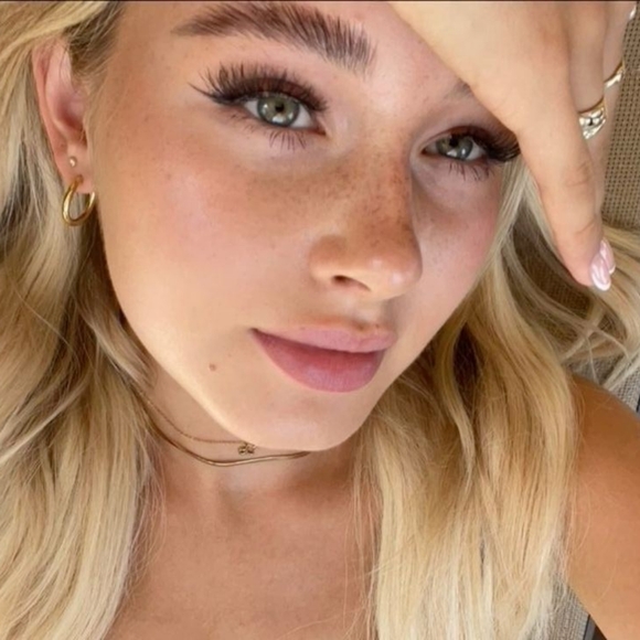 Meet your Posher, Estelle - Picture 3 of 3